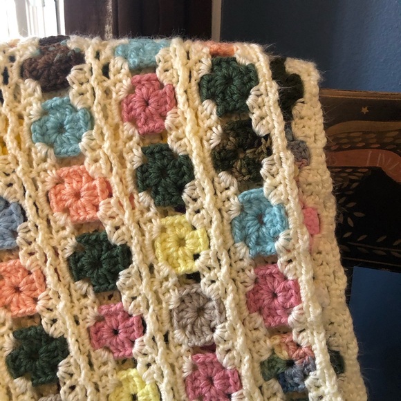 Granny Square Crocheted Afghan Throw Blanket Handmade Knit Multicolor VTG 67x49 - Picture 2 of 5